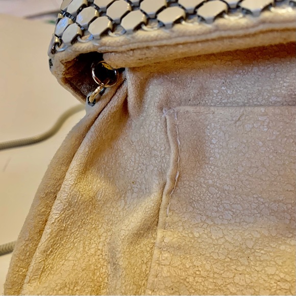 Vintage La Regale Cream Interlocking Beaded Crossbody Glamour Evening Party Bag - Picture 16 of 17